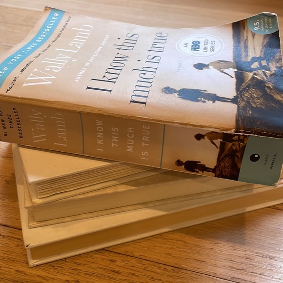 I know this much is true (Wally Lamb) - Picture 3 of 5